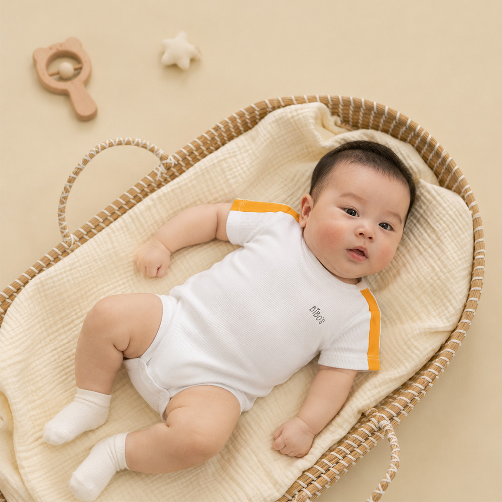 Body tam giác bé trai Bibo's HY 397831 trắng phối cam